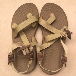 NWT metallic gold chacos Zcloud 2’s
